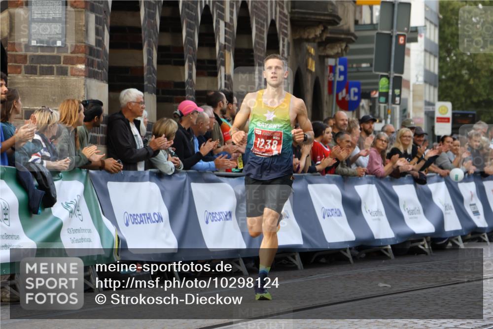 13.09.2026 - 21. swb-Marathon Bremen Strokosch-Dieckow http://msf.ph/oto/10298124 13.09.2026 12:36:11 Ziel 245, 1238 meine-sportfotos.de