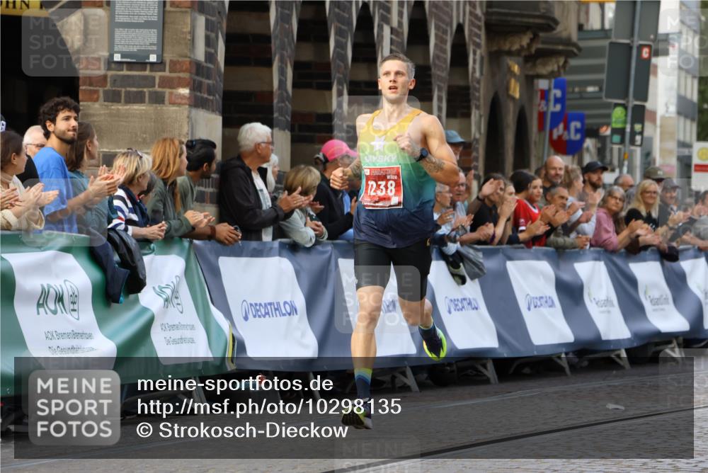 13.09.2026 - 21. swb-Marathon Bremen Strokosch-Dieckow http://msf.ph/oto/10298135 13.09.2026 12:36:11 Ziel 245, 1238 meine-sportfotos.de