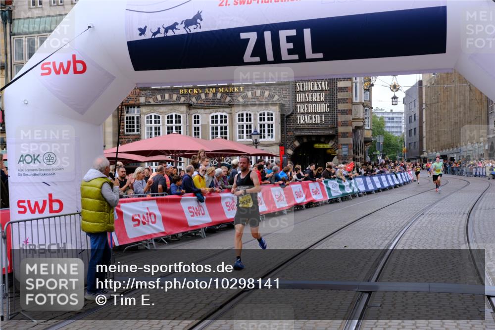 13.09.2026 - 21. swb-Marathon Bremen Tim E. http://msf.ph/oto/10298141 13.09.2026 10:33:43 Ziel 10366, 11059, 11652 meine-sportfotos.de