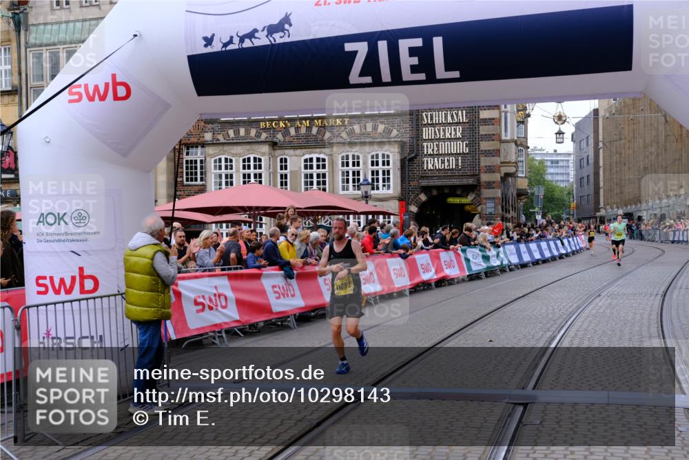 13.09.2026 - 21. swb-Marathon Bremen Tim E. http://msf.ph/oto/10298143 13.09.2026 10:33:43 Ziel 10366, 11059, 11652 meine-sportfotos.de