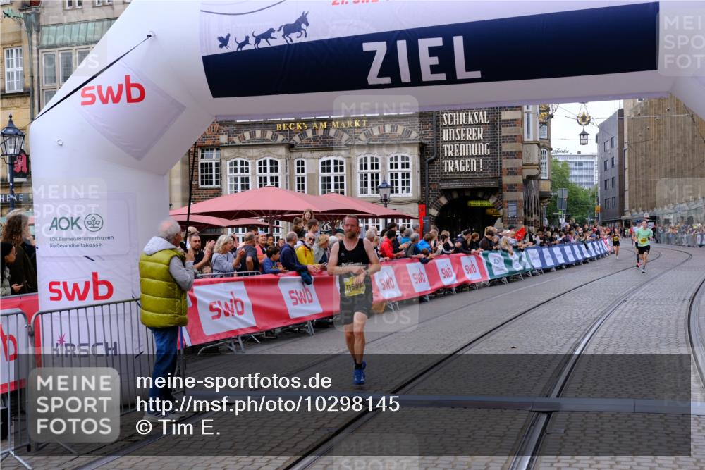 13.09.2026 - 21. swb-Marathon Bremen Tim E. http://msf.ph/oto/10298145 13.09.2026 10:33:43 Ziel 10366, 11059, 11652 meine-sportfotos.de