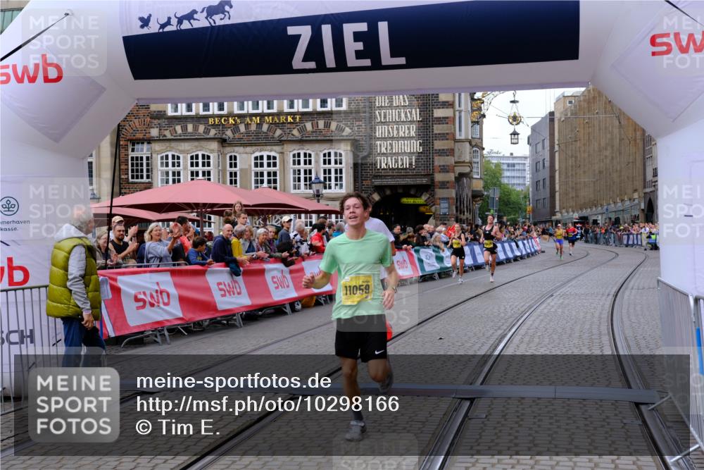 13.09.2026 - 21. swb-Marathon Bremen Tim E. http://msf.ph/oto/10298166 13.09.2026 10:33:49 Ziel 10366, 10475, 11059, 11481, 11652, 12459, 13530 meine-sportfotos.de