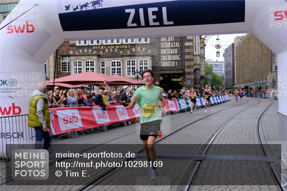 13.09.2026 - 21. swb-Marathon Bremen Tim E. http://msf.ph/oto/10298169 13.09.2026 10:33:49 Ziel 10366, 10475, 11059, 11481, 11652, 12459, 13530 meine-sportfotos.de