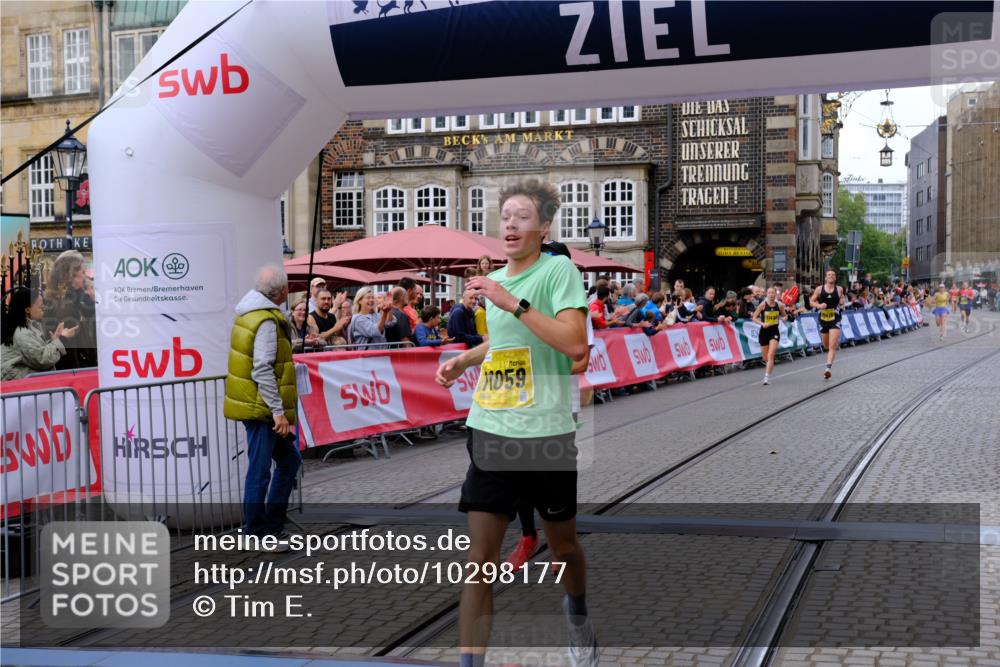 13.09.2026 - 21. swb-Marathon Bremen Tim E. http://msf.ph/oto/10298177 13.09.2026 10:33:49 Ziel 10366, 10475, 11059, 11481, 11652, 12459, 13530 meine-sportfotos.de