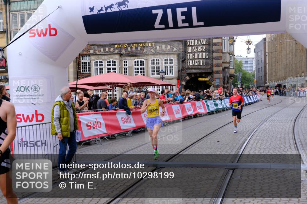13.09.2026 - 21. swb-Marathon Bremen Tim E. http://msf.ph/oto/10298199 13.09.2026 10:33:56 Ziel 10366, 10475, 11059, 11481, 12459, 13530, 13541 meine-sportfotos.de