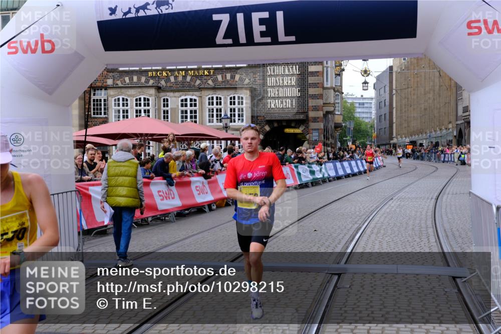 13.09.2026 - 21. swb-Marathon Bremen Tim E. http://msf.ph/oto/10298215 13.09.2026 10:33:59 Ziel 10366, 10475, 11059, 11481, 12459, 13530, 13541 meine-sportfotos.de