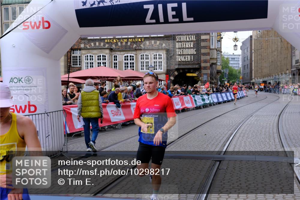 13.09.2026 - 21. swb-Marathon Bremen Tim E. http://msf.ph/oto/10298217 13.09.2026 10:33:59 Ziel 10366, 10475, 11059, 11481, 12459, 13530, 13541 meine-sportfotos.de