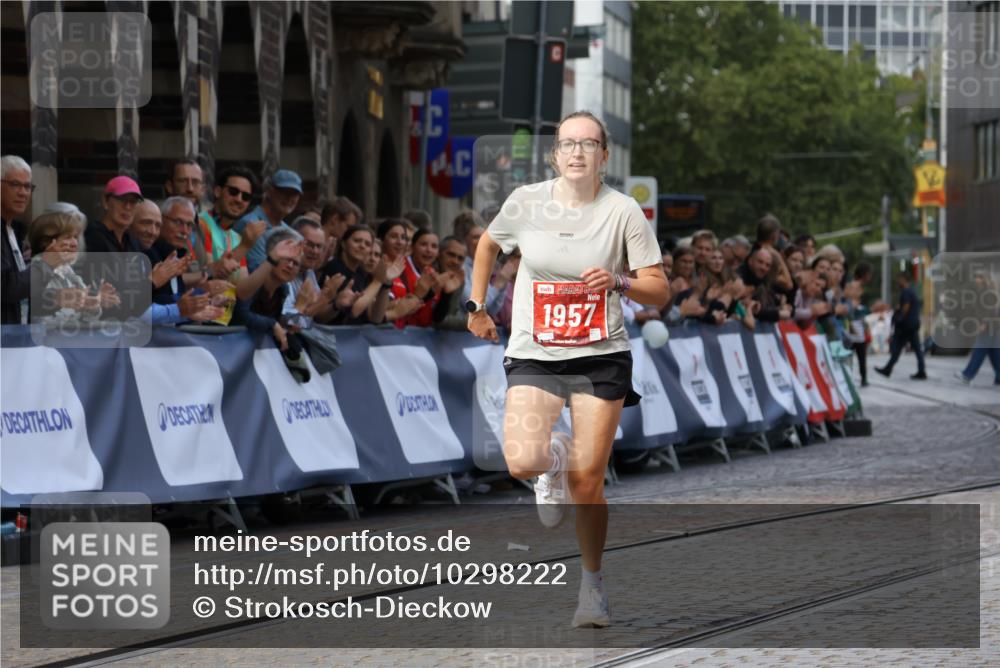 13.09.2026 - 21. swb-Marathon Bremen Strokosch-Dieckow http://msf.ph/oto/10298222 13.09.2026 12:37:49 Ziel 513, 1957 meine-sportfotos.de