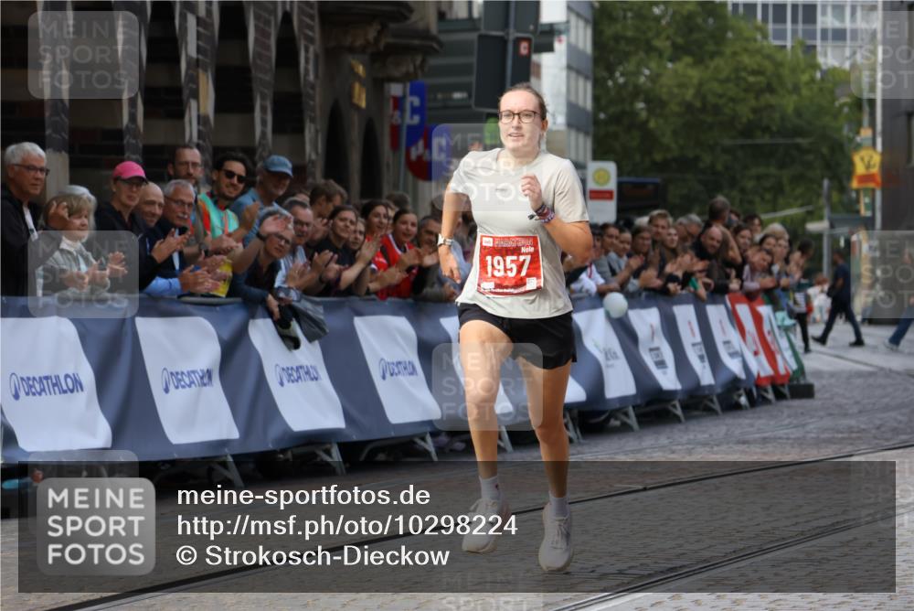 13.09.2026 - 21. swb-Marathon Bremen Strokosch-Dieckow http://msf.ph/oto/10298224 13.09.2026 12:37:49 Ziel 513, 1957 meine-sportfotos.de
