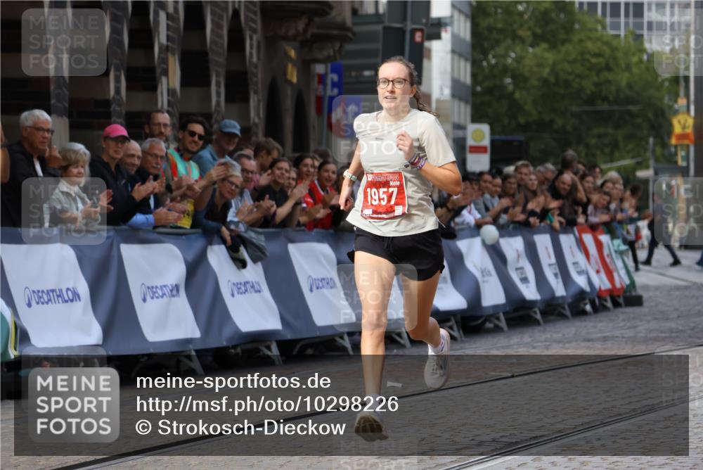 13.09.2026 - 21. swb-Marathon Bremen Strokosch-Dieckow http://msf.ph/oto/10298226 13.09.2026 12:37:50 Ziel 513, 1957 meine-sportfotos.de