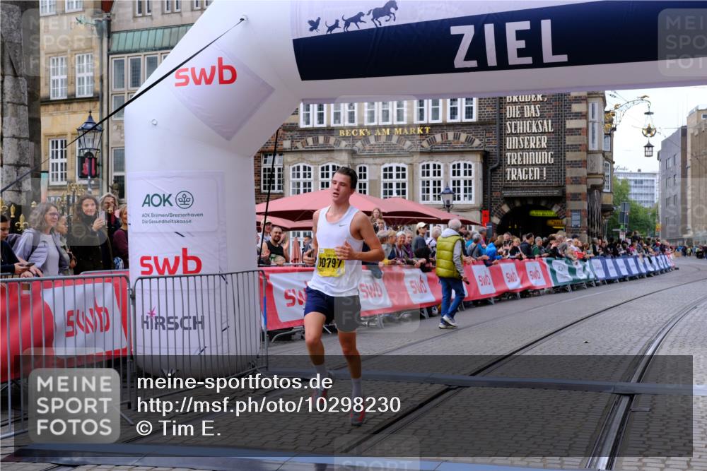 13.09.2026 - 21. swb-Marathon Bremen Tim E. http://msf.ph/oto/10298230 13.09.2026 10:34:10 Ziel 10797, 13541 meine-sportfotos.de