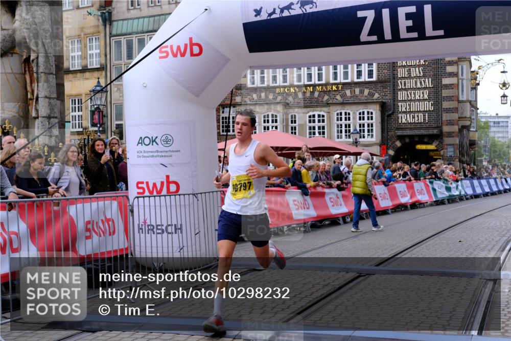 13.09.2026 - 21. swb-Marathon Bremen Tim E. http://msf.ph/oto/10298232 13.09.2026 10:34:10 Ziel 10797, 13541 meine-sportfotos.de
