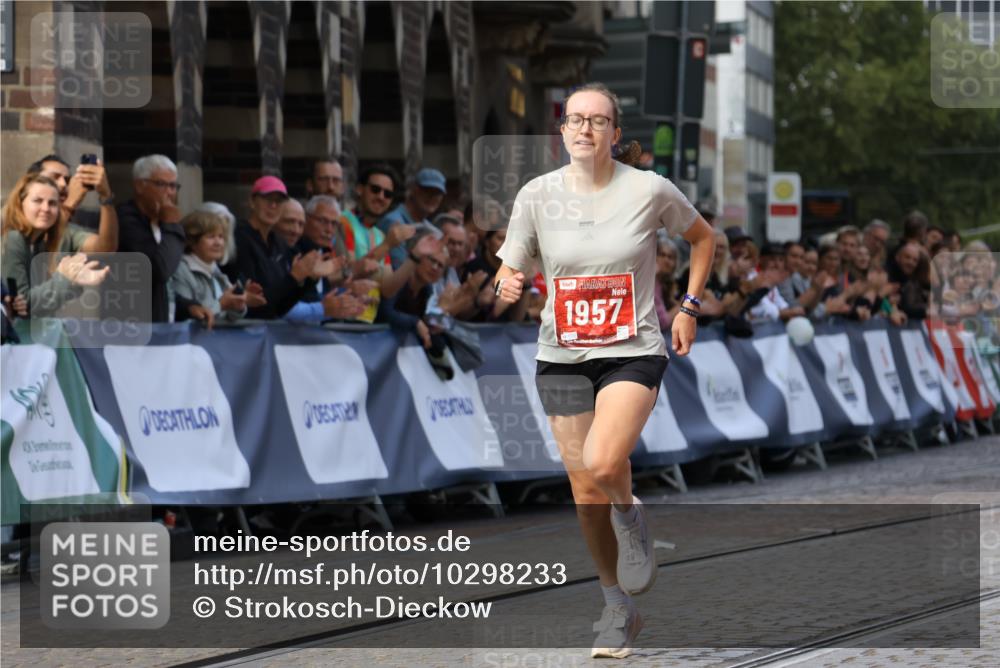 13.09.2026 - 21. swb-Marathon Bremen Strokosch-Dieckow http://msf.ph/oto/10298233 13.09.2026 12:37:50 Ziel 513, 1957 meine-sportfotos.de