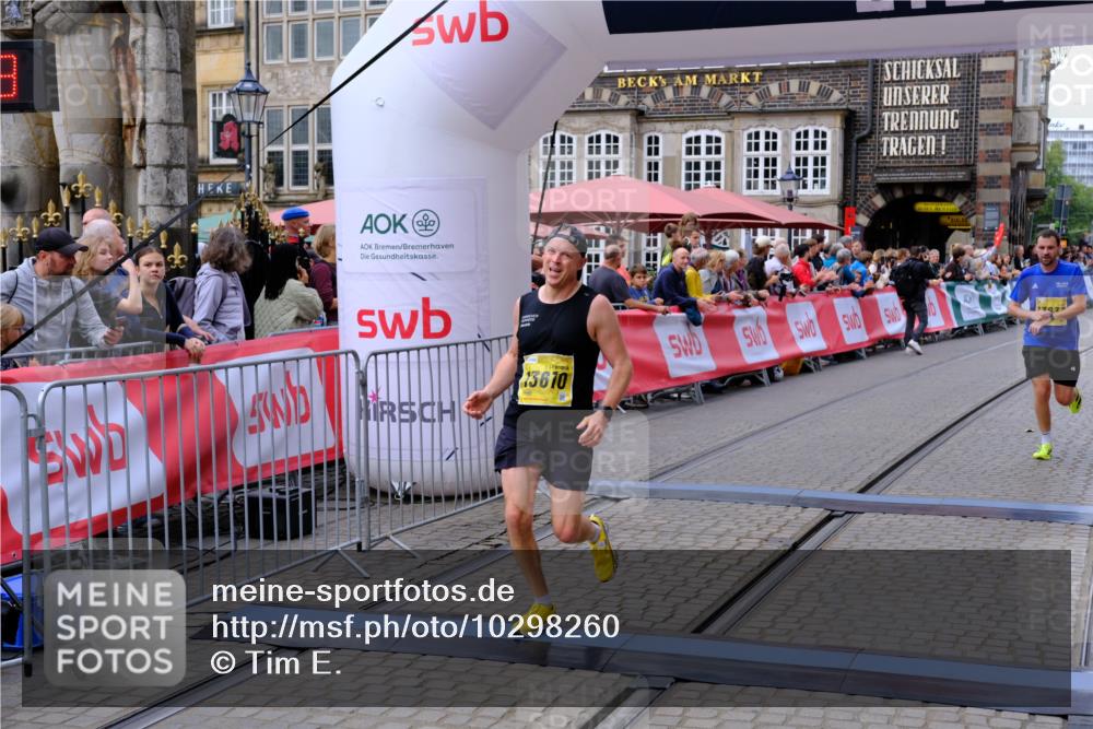 13.09.2026 - 21. swb-Marathon Bremen Tim E. http://msf.ph/oto/10298260 13.09.2026 10:34:34 Ziel 11418, 13605, 13610, 13633 meine-sportfotos.de