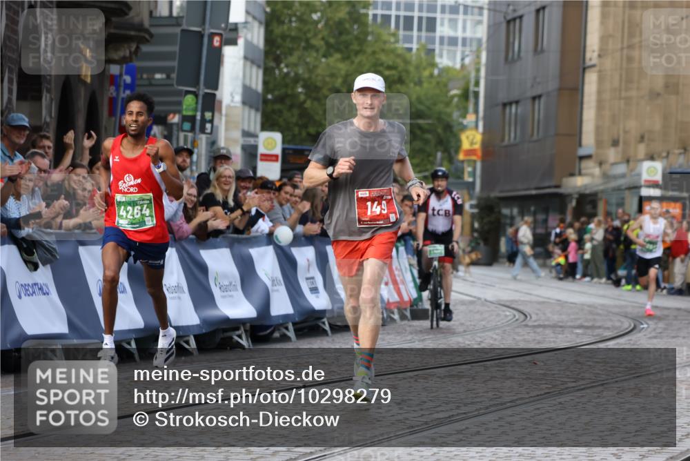 13.09.2026 - 21. swb-Marathon Bremen Strokosch-Dieckow http://msf.ph/oto/10298279 13.09.2026 12:40:34 Ziel 149, 1263, 3662, 4264 meine-sportfotos.de