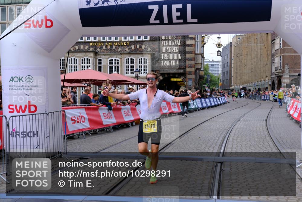 13.09.2026 - 21. swb-Marathon Bremen Tim E. http://msf.ph/oto/10298291 13.09.2026 10:34:40 Ziel 11418, 13610, 13633 meine-sportfotos.de