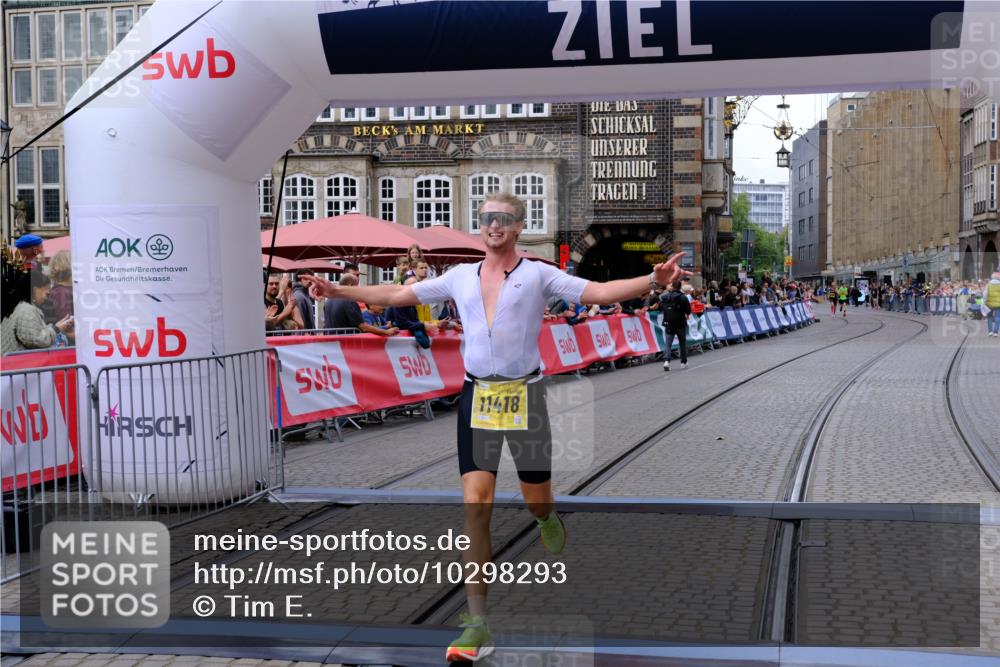 13.09.2026 - 21. swb-Marathon Bremen Tim E. http://msf.ph/oto/10298293 13.09.2026 10:34:40 Ziel 11418, 13610, 13633 meine-sportfotos.de