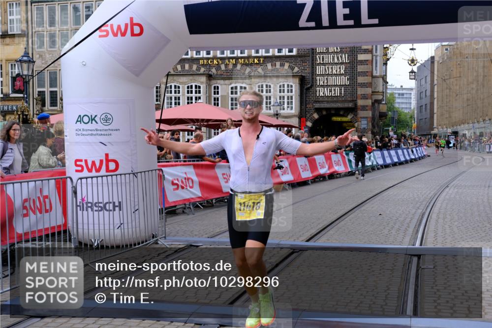 13.09.2026 - 21. swb-Marathon Bremen Tim E. http://msf.ph/oto/10298296 13.09.2026 10:34:40 Ziel 11418, 13610, 13633 meine-sportfotos.de