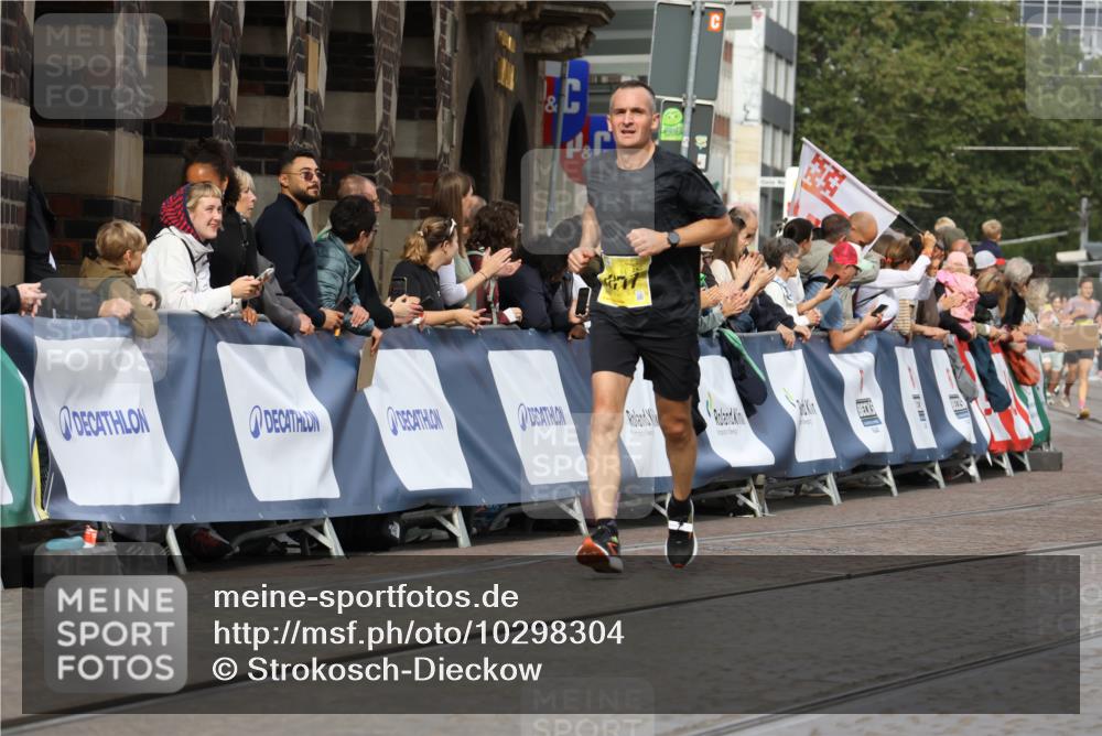 13.09.2026 - 21. swb-Marathon Bremen Strokosch-Dieckow http://msf.ph/oto/10298304 13.09.2026 10:49:44 Ziel 10294, 10655, 10739, 10835, 10846, 10910, 11092, 11191, 11621, 11635, 12376, 10452, 10508, 10593, 10966, 11005, 11035, 11183, 12380 meine-sportfotos.de