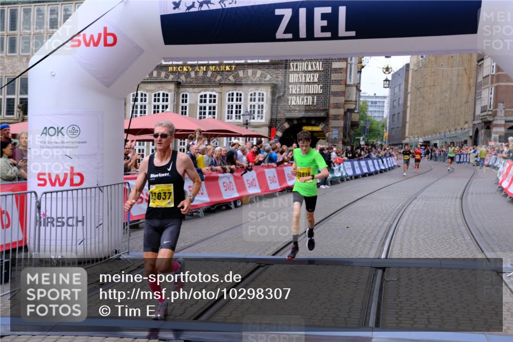 13.09.2026 - 21. swb-Marathon Bremen Tim E. http://msf.ph/oto/10298307 13.09.2026 10:34:54 Ziel 10818, 12413, 12540, 13637 meine-sportfotos.de