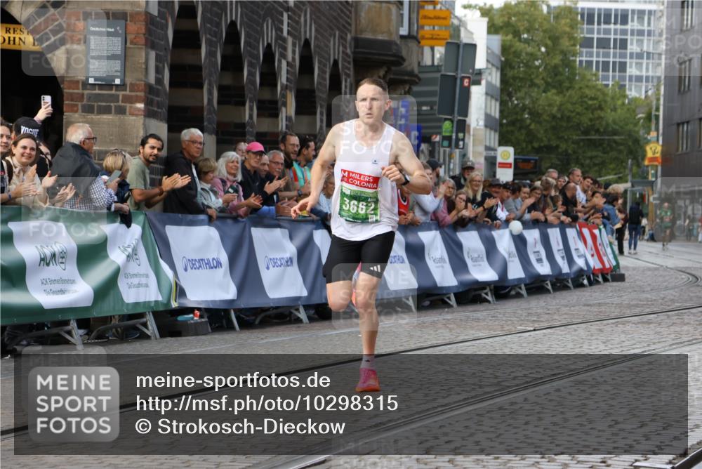 13.09.2026 - 21. swb-Marathon Bremen Strokosch-Dieckow http://msf.ph/oto/10298315 13.09.2026 12:40:43 Ziel 642, 1263, 3662 meine-sportfotos.de