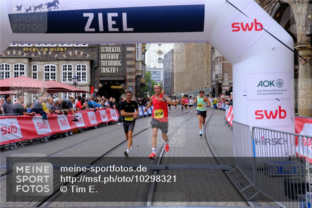 13.09.2026 - 21. swb-Marathon Bremen Tim E. http://msf.ph/oto/10298321 13.09.2026 10:35:01 Ziel 10818, 11197, 11964, 12358, 12413, 12540, 13637 meine-sportfotos.de
