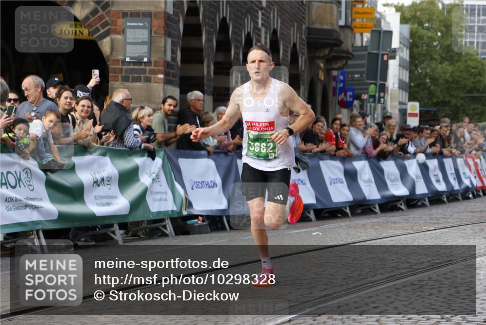 13.09.2026 - 21. swb-Marathon Bremen Strokosch-Dieckow http://msf.ph/oto/10298328 13.09.2026 12:40:44 Ziel 642, 1263 meine-sportfotos.de