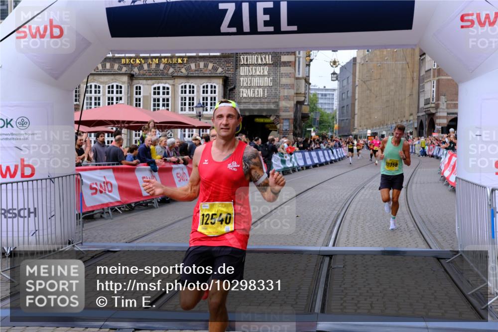 13.09.2026 - 21. swb-Marathon Bremen Tim E. http://msf.ph/oto/10298331 13.09.2026 10:35:02 Ziel 10818, 11197, 11964, 12358, 12413, 12540, 13637 meine-sportfotos.de