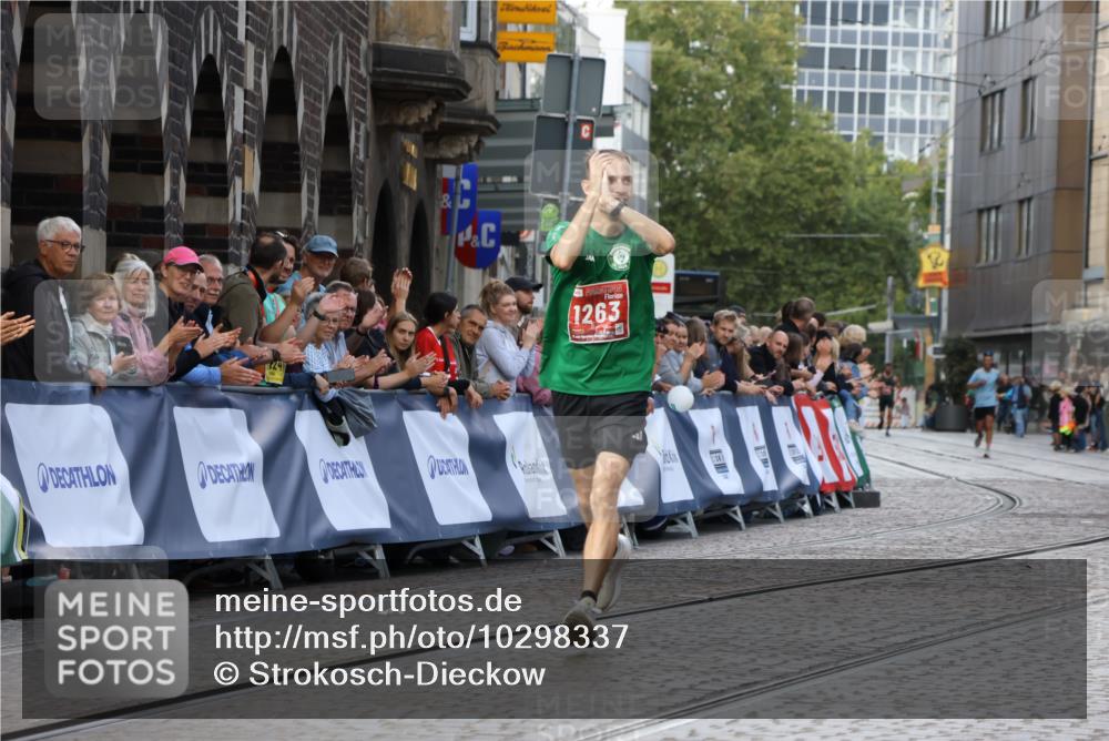 13.09.2026 - 21. swb-Marathon Bremen Strokosch-Dieckow http://msf.ph/oto/10298337 13.09.2026 12:41:10 Ziel 642, 1263, 3662 meine-sportfotos.de