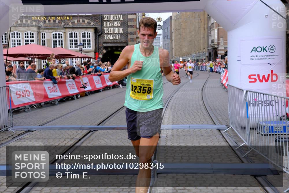 13.09.2026 - 21. swb-Marathon Bremen Tim E. http://msf.ph/oto/10298345 13.09.2026 10:35:05 Ziel 10818, 11197, 11964, 12358, 12413, 12540, 13588, 13601, 13637 meine-sportfotos.de