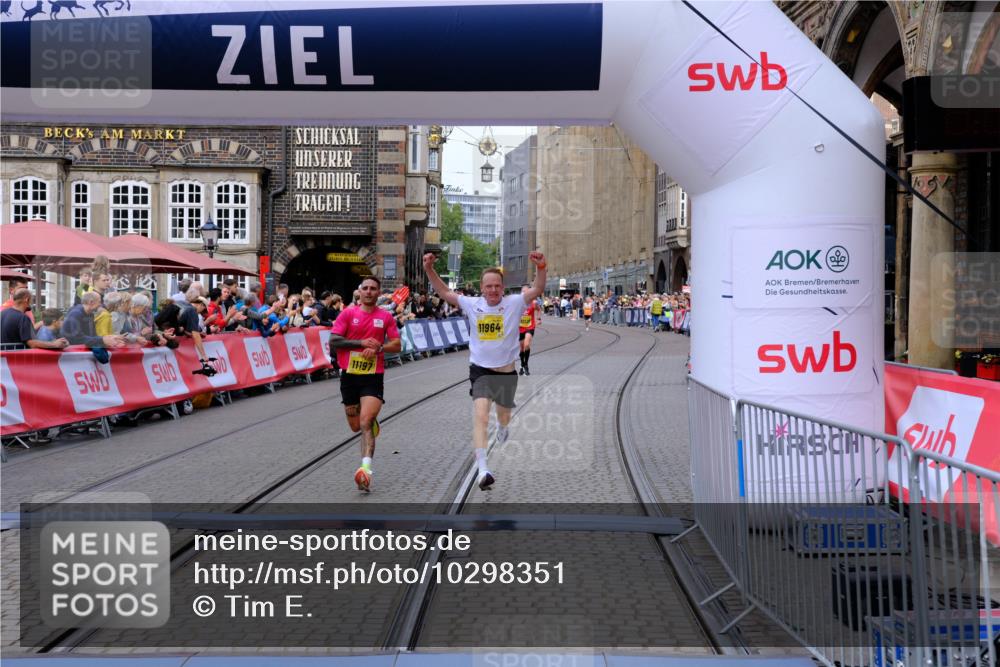 13.09.2026 - 21. swb-Marathon Bremen Tim E. http://msf.ph/oto/10298351 13.09.2026 10:35:08 Ziel 11197, 11964, 12358, 12413, 12540, 13588, 13601, 13625 meine-sportfotos.de