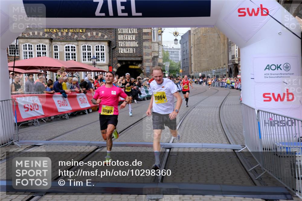 13.09.2026 - 21. swb-Marathon Bremen Tim E. http://msf.ph/oto/10298360 13.09.2026 10:35:09 Ziel 11197, 11964, 12358, 12413, 12540, 13588, 13601, 13625 meine-sportfotos.de