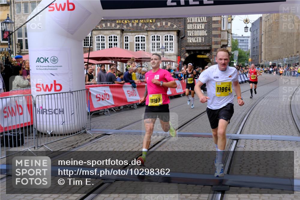 13.09.2026 - 21. swb-Marathon Bremen Tim E. http://msf.ph/oto/10298362 13.09.2026 10:35:09 Ziel 11197, 11964, 12358, 12413, 12540, 13588, 13601, 13625 meine-sportfotos.de