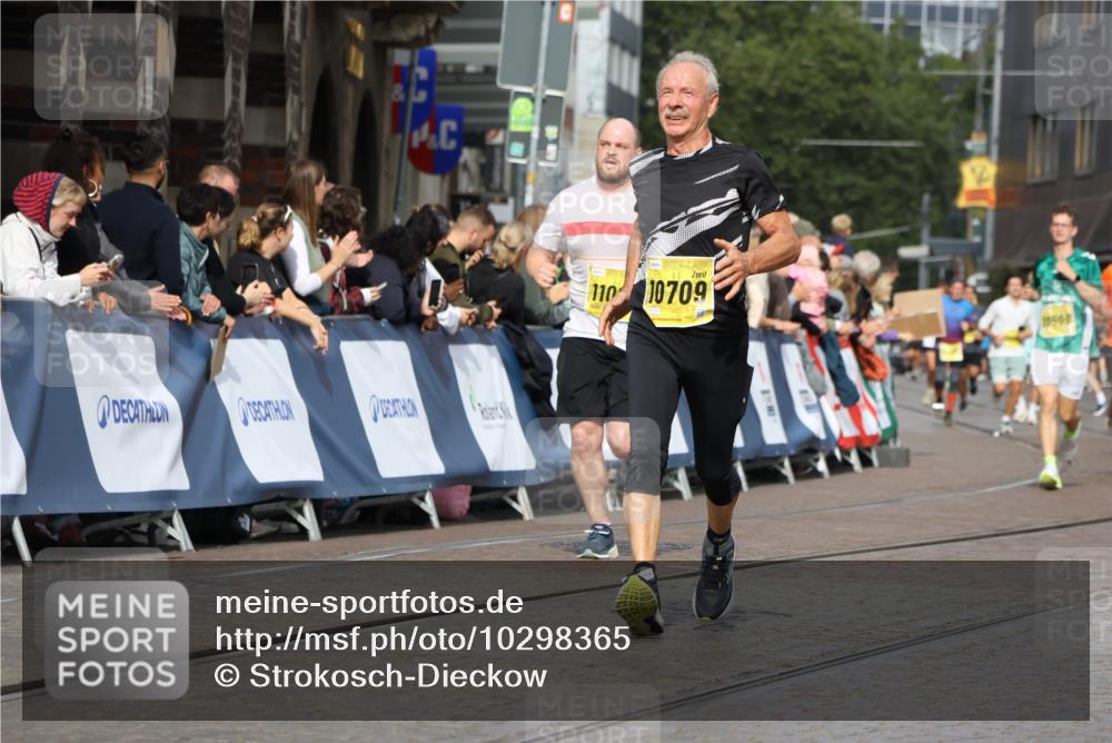 13.09.2026 - 21. swb-Marathon Bremen Strokosch-Dieckow http://msf.ph/oto/10298365 13.09.2026 10:49:51 Ziel 10739, 10835, 10846, 10910, 11092, 11191, 11621, 11635, 11717, 12376, 10452, 10593, 10876, 10966, 11005, 11035, 11415, 12380, 12510 meine-sportfotos.de