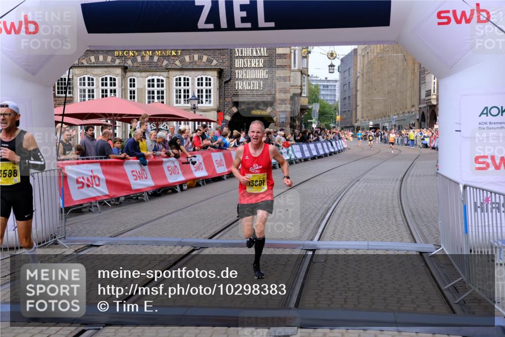 13.09.2026 - 21. swb-Marathon Bremen Tim E. http://msf.ph/oto/10298383 13.09.2026 10:35:12 Ziel 11197, 11964, 12358, 12413, 12540, 13588, 13601, 13625 meine-sportfotos.de