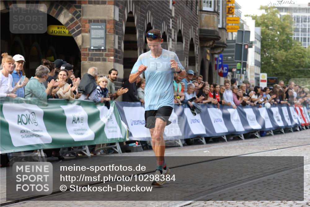 13.09.2026 - 21. swb-Marathon Bremen Strokosch-Dieckow http://msf.ph/oto/10298384 13.09.2026 12:41:35 Ziel 634, 129 meine-sportfotos.de