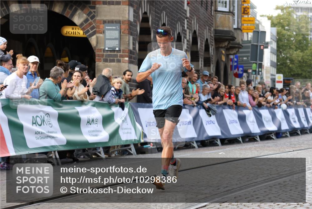 13.09.2026 - 21. swb-Marathon Bremen Strokosch-Dieckow http://msf.ph/oto/10298386 13.09.2026 12:41:35 Ziel 634, 129 meine-sportfotos.de