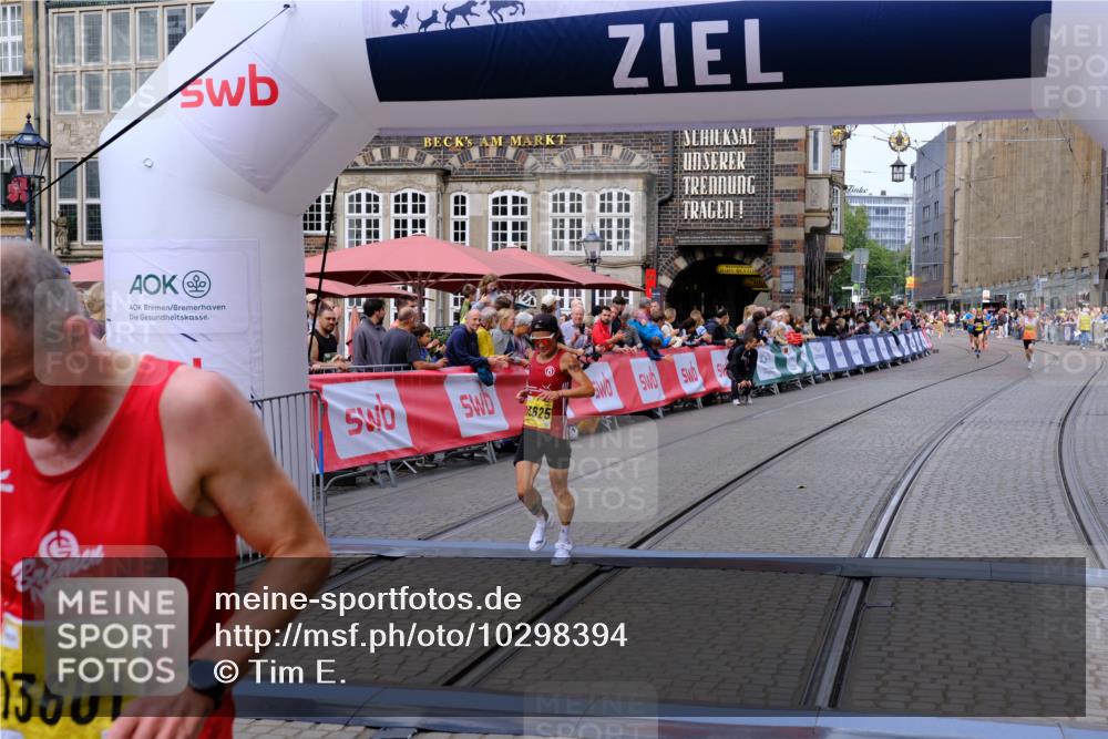 13.09.2026 - 21. swb-Marathon Bremen Tim E. http://msf.ph/oto/10298394 13.09.2026 10:35:14 Ziel 11197, 11964, 12358, 12413, 13588, 13601, 13625 meine-sportfotos.de