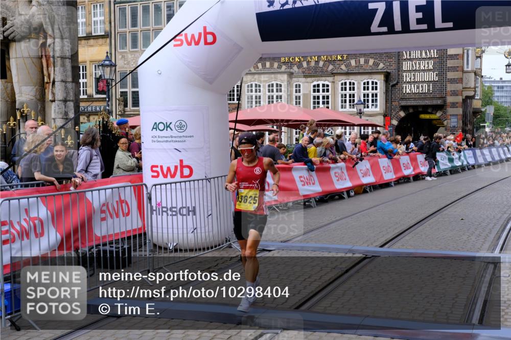 13.09.2026 - 21. swb-Marathon Bremen Tim E. http://msf.ph/oto/10298404 13.09.2026 10:35:15 Ziel 11197, 11964, 12358, 13560, 13588, 13601, 13625 meine-sportfotos.de