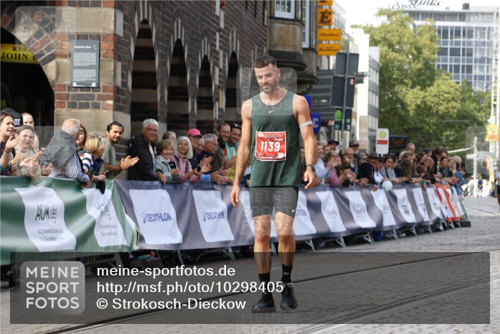 13.09.2026 - 21. swb-Marathon Bremen Strokosch-Dieckow http://msf.ph/oto/10298405 13.09.2026 12:41:53 Ziel 1139 meine-sportfotos.de