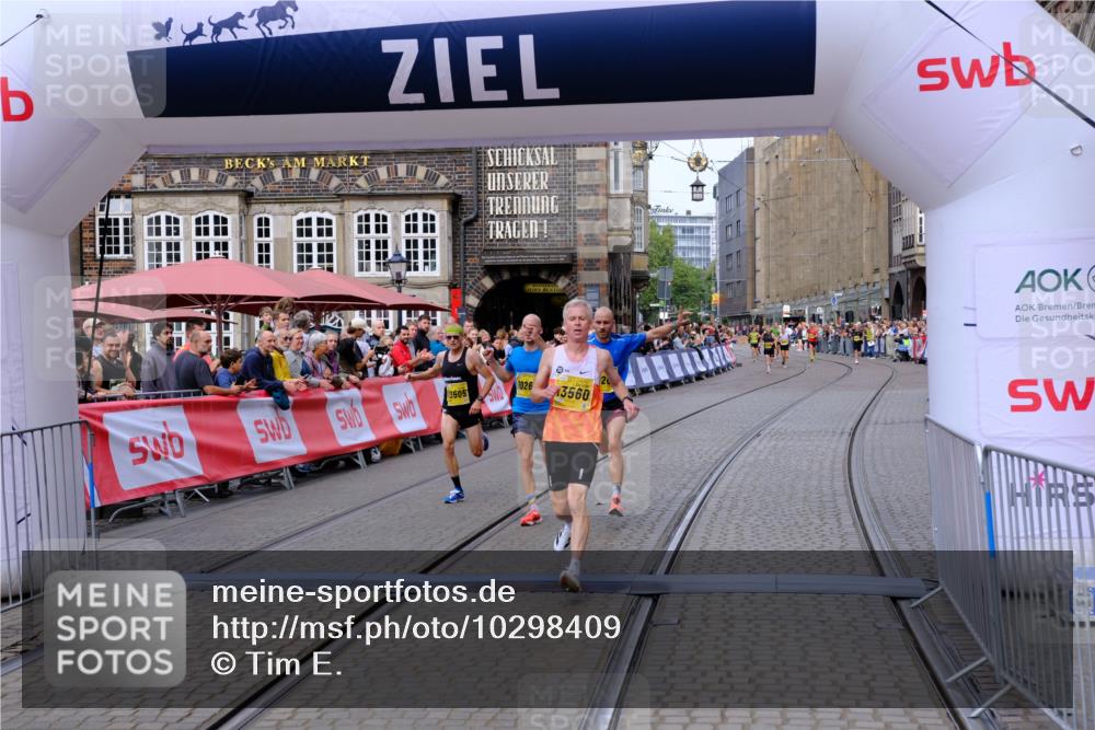 13.09.2026 - 21. swb-Marathon Bremen Tim E. http://msf.ph/oto/10298409 13.09.2026 10:35:23 Ziel 10261, 10262, 13505, 13560, 13588, 13601, 13625 meine-sportfotos.de