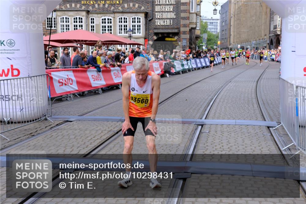 13.09.2026 - 21. swb-Marathon Bremen Tim E. http://msf.ph/oto/10298431 13.09.2026 10:35:27 Ziel 10261, 10262, 10994, 11512, 13505, 13560 meine-sportfotos.de