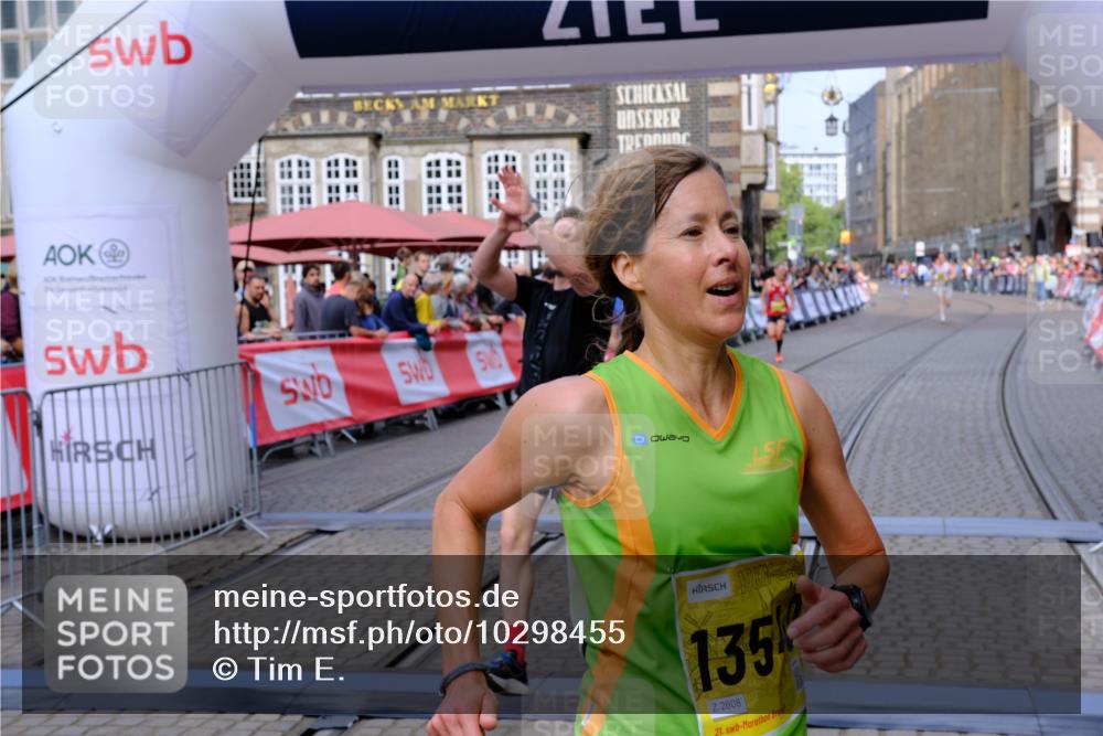 13.09.2026 - 21. swb-Marathon Bremen Tim E. http://msf.ph/oto/10298455 13.09.2026 10:35:41 Ziel 10994, 11068, 11176, 11345, 11512, 12289, 13514, 13540, 13583, 13590, 13619 meine-sportfotos.de