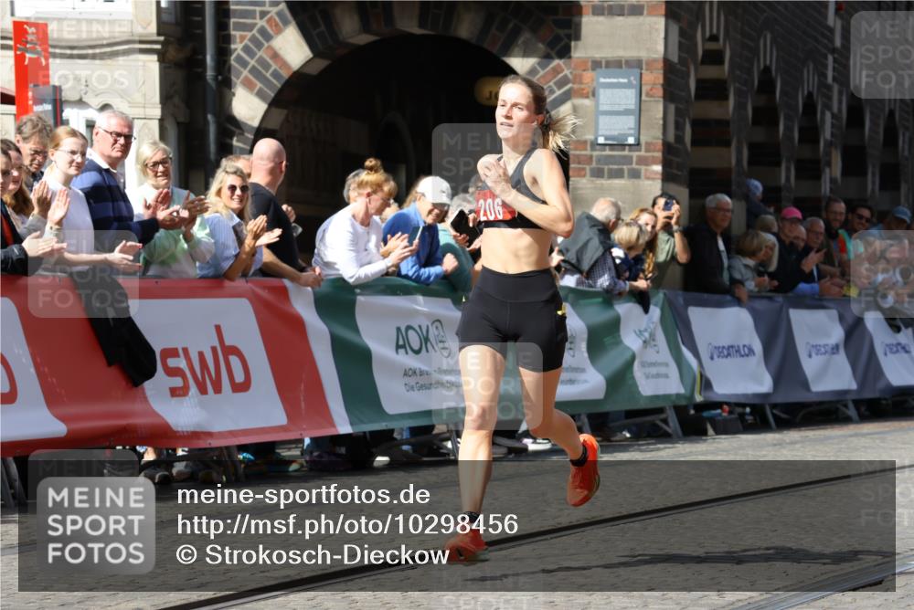 13.09.2026 - 21. swb-Marathon Bremen Strokosch-Dieckow http://msf.ph/oto/10298456 13.09.2026 12:43:04 Ziel 206, 236 meine-sportfotos.de