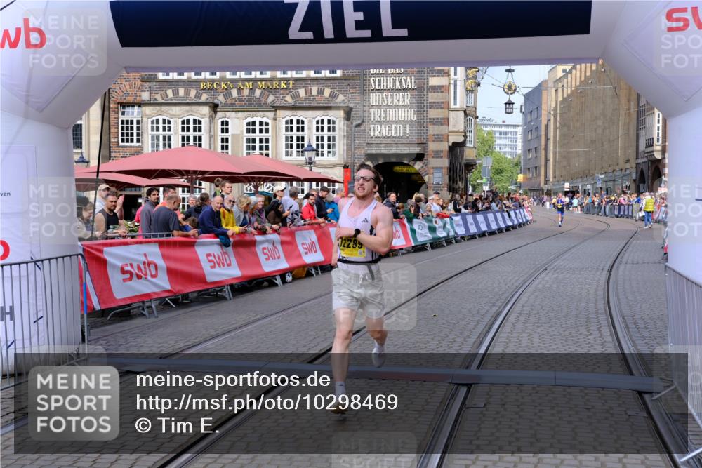 13.09.2026 - 21. swb-Marathon Bremen Tim E. http://msf.ph/oto/10298469 13.09.2026 10:35:47 Ziel 11068, 11176, 11345, 12289, 13514, 13540, 13583, 13590, 13619 meine-sportfotos.de