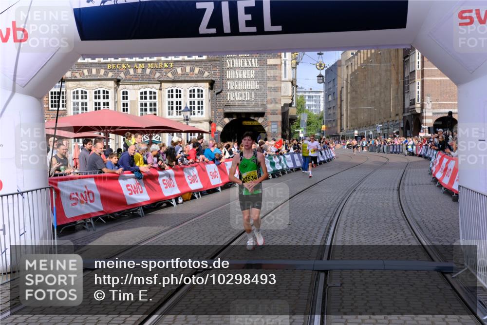 13.09.2026 - 21. swb-Marathon Bremen Tim E. http://msf.ph/oto/10298493 13.09.2026 10:36:15 Ziel 10244, 13534 meine-sportfotos.de