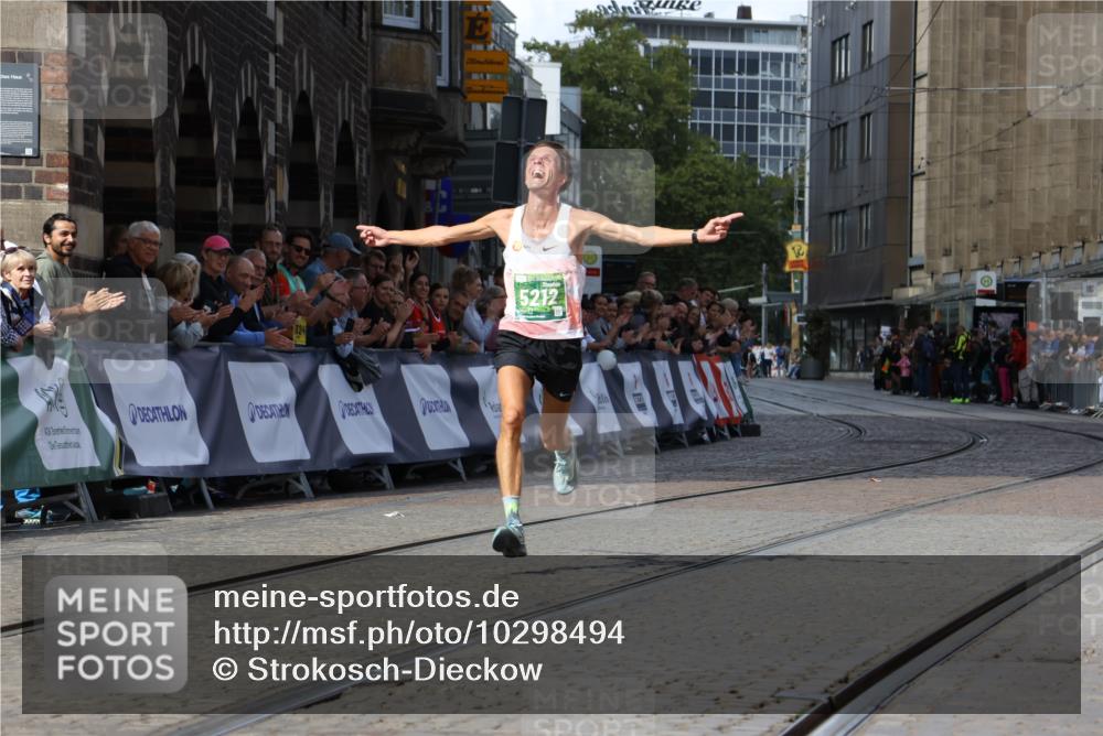 13.09.2026 - 21. swb-Marathon Bremen Strokosch-Dieckow http://msf.ph/oto/10298494 13.09.2026 12:43:40 Ziel 5212 meine-sportfotos.de