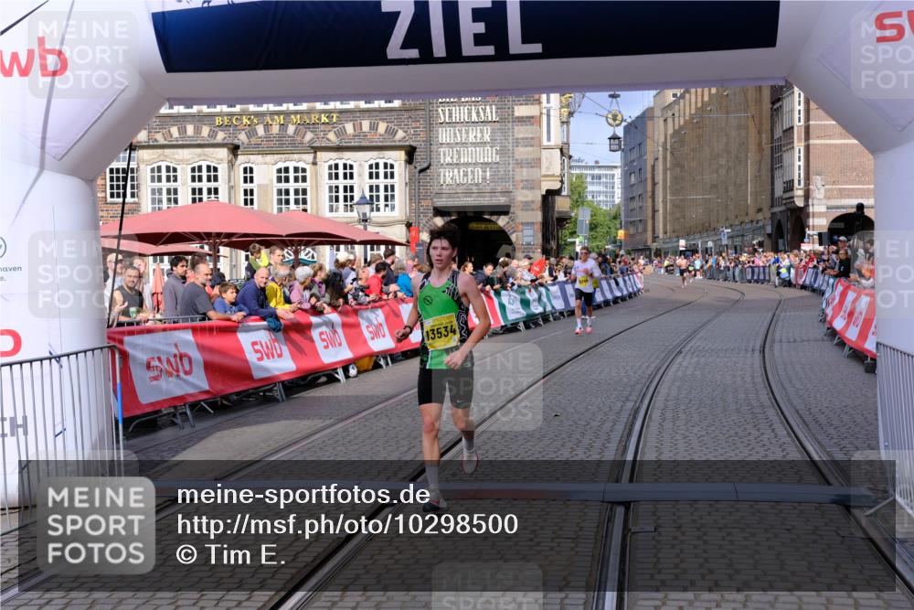 13.09.2026 - 21. swb-Marathon Bremen Tim E. http://msf.ph/oto/10298500 13.09.2026 10:36:16 Ziel 10244, 13534 meine-sportfotos.de