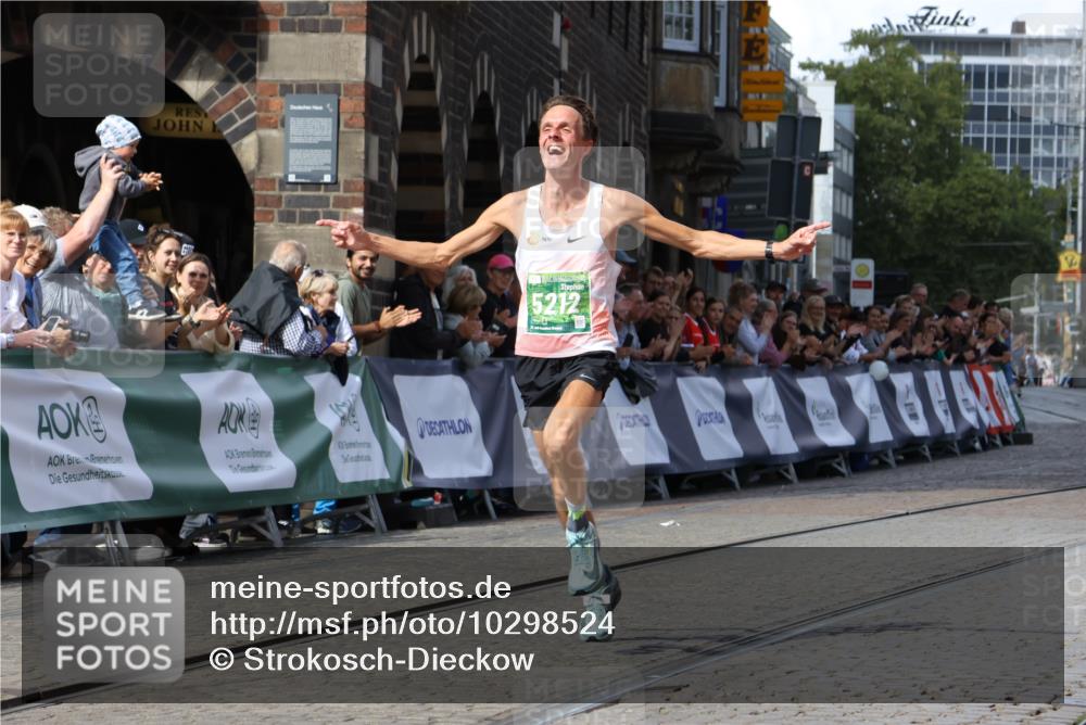 13.09.2026 - 21. swb-Marathon Bremen Strokosch-Dieckow http://msf.ph/oto/10298524 13.09.2026 12:43:41 Ziel  meine-sportfotos.de