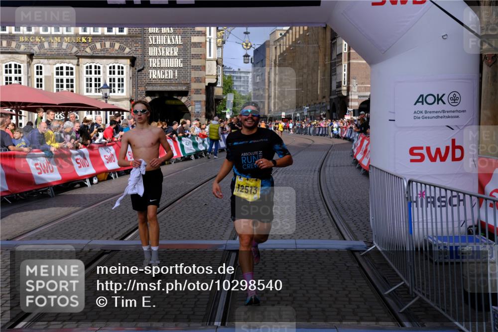 13.09.2026 - 21. swb-Marathon Bremen Tim E. http://msf.ph/oto/10298540 13.09.2026 10:36:34 Ziel 11067, 12324, 12513, 13575 meine-sportfotos.de